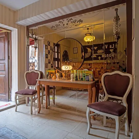 La Vie Otel *